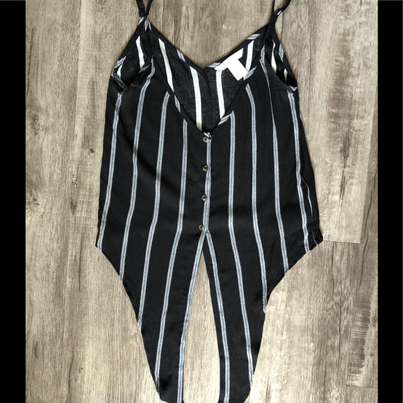 H&M top. - Picture 3 of 4